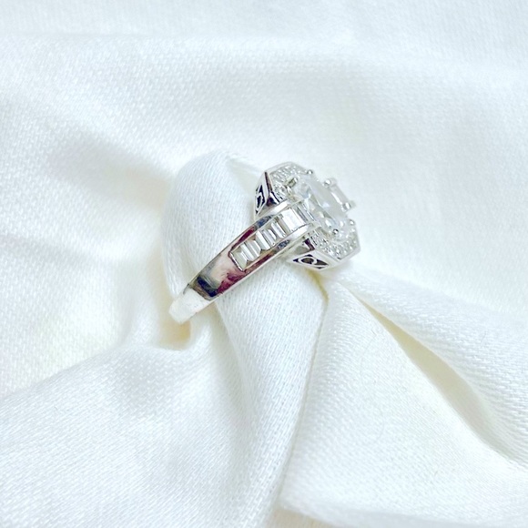 CZ Cocktail Ring Set in Stirling Silver. - Picture 2 of 6